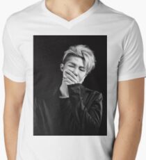 Rap Monster T-Shirt mit V-Ausschnitt