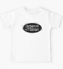 Gut benommene Frauen machen selten Geschichte Zitat Kinder T-Shirt