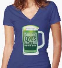 Camiseta entallada de cuello en V Drunk Lives Matter