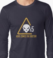 Here comes the doctor Long Sleeve T-Shirt