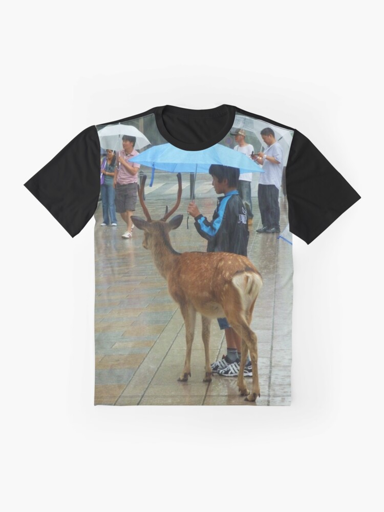 T-shirt graphique ''Biche Nara Pluie' : autre vue