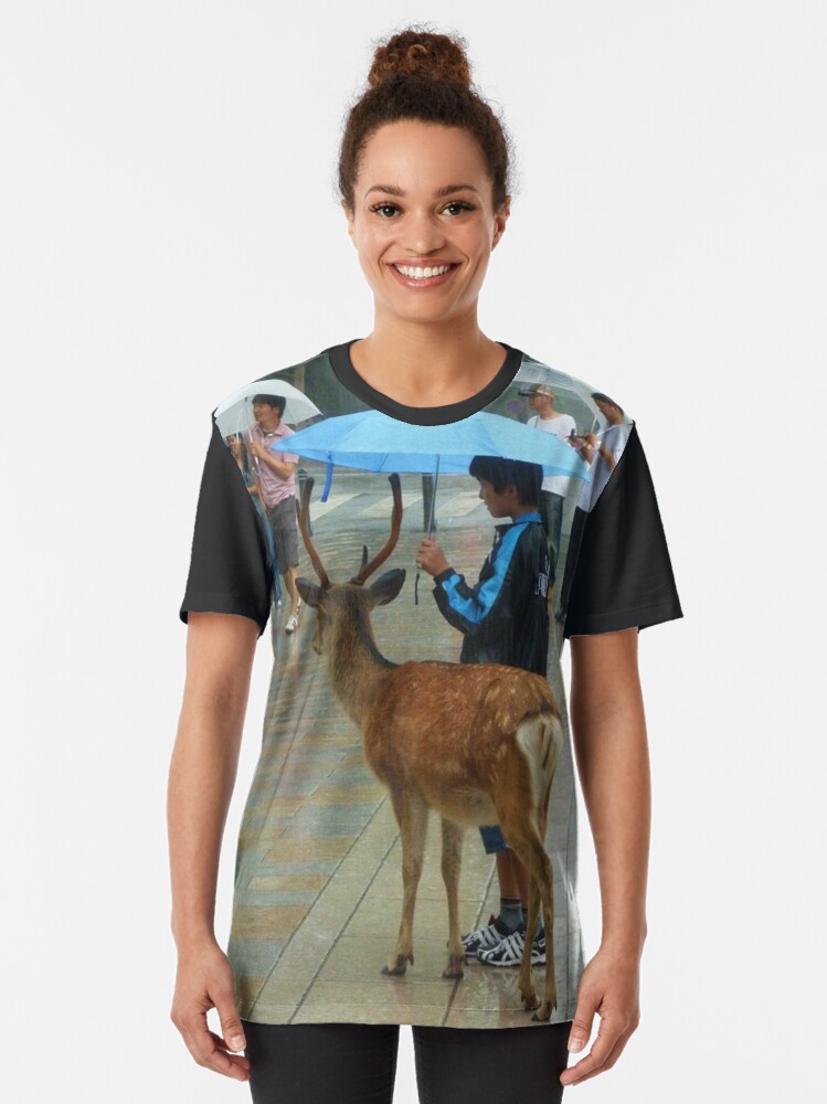 T-shirt graphique ''Biche Nara Pluie' : autre vue