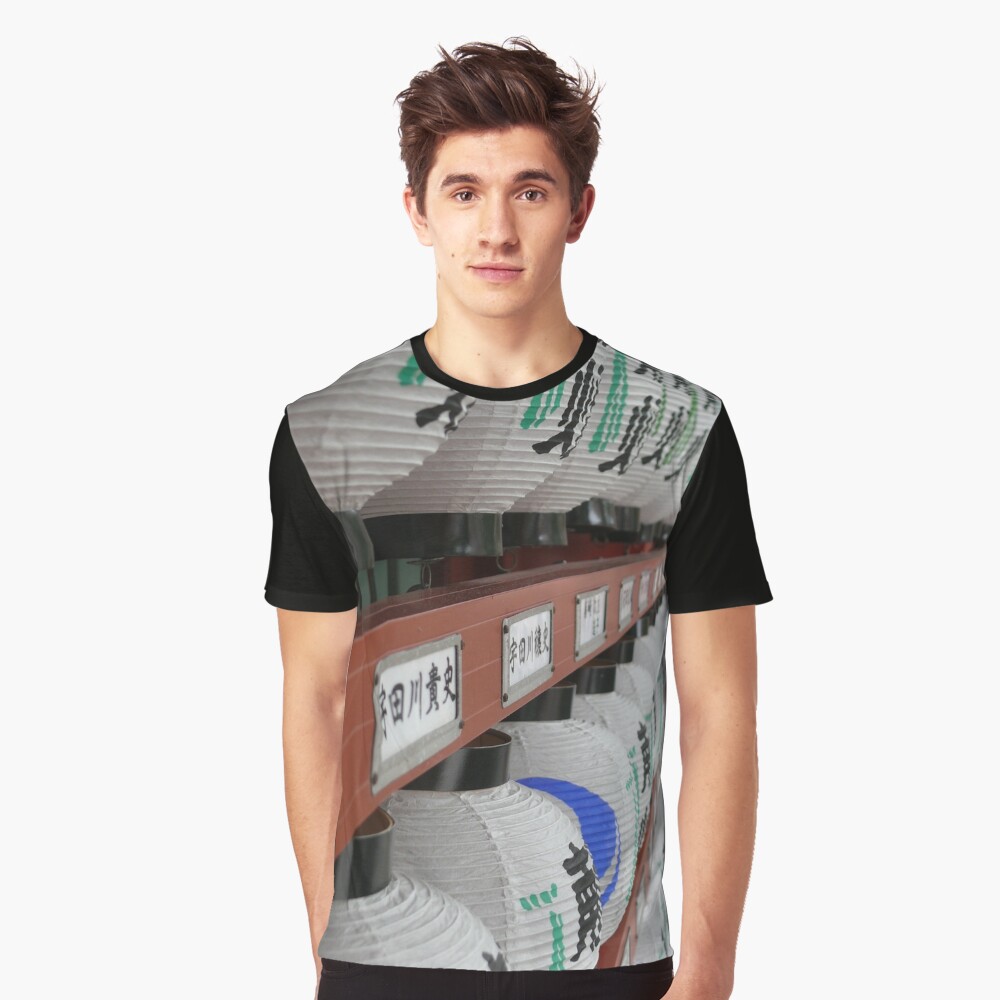 T-shirt graphique « Lampions Temple»