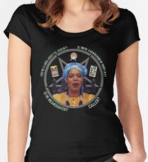 Camiseta entallada de cuello ancho La señorita Cleo sabe todo
