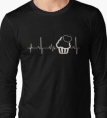 Baking cupcakes love heart Long Sleeve T-Shirt