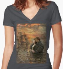 Outlander-Collage Tailliertes T-Shirt mit V-Ausschnitt