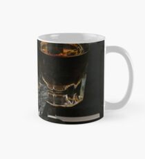 Zigarren und Zubehör auf einem schwarzen Hintergrund Tasse (Standard)