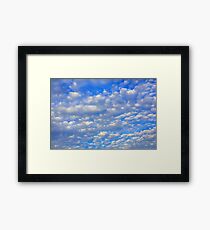 Viele kleine Wolken. Gerahmtes Wandbild