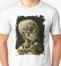 Schädel eines Skeletts mit einer brennenden Zigarette - Vincent Van Gogh Slim Fit T-Shirt