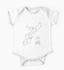 Okinawa, Japan - schwarzer Entwurf Baby Body Kurzarm