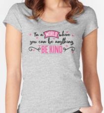 Camiseta entallada de cuello ancho Diseño de bondad