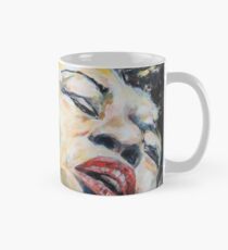 Zwischen dem Teufel und dem tiefen blauen Meer Tasse (Standard)