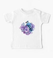 Blue Jay und Violet Flowers Aquarell Baby T-Shirt