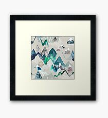 Ruf der Berge (immergrün) Gerahmtes Wandbild