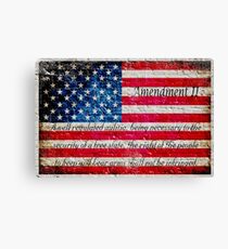 Beunruhigte amerikanische Flagge und zweite Änderung auf weißer Ziegelstein-Wand Leinwanddruck