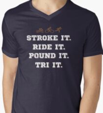 Streicheln. Fahr es. Stampfe es. Versuch es. T-Shirt mit V-Ausschnitt