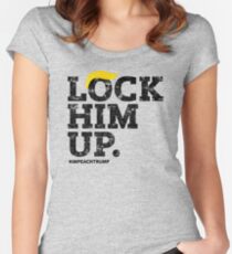 Sperr ihn ein. Klagen Sie Trump an Tailliertes Rundhals-Shirt
