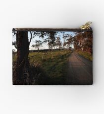 Country road. Studio Pouch