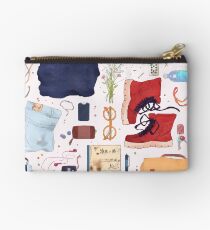 Bolso de mano lo que lleva consigo