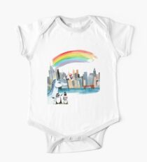 Body de manga corta para bebé Unicorn and Penguins go to NYC