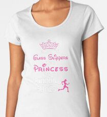Vergessen Sie die Glasschuhe Diese Prinzessin trägt Laufschuhe Premium Rundhals-Shirt