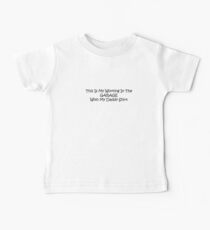 Dieses ist mein Arbeiten in der Garage mit meinem Vati-Hemd Baby T-Shirt