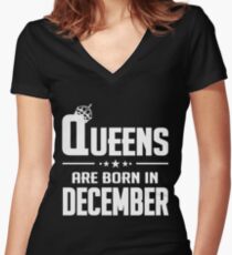 Camiseta entallada de cuello en V LAS REINAS NACEN EN DICIEMBRE