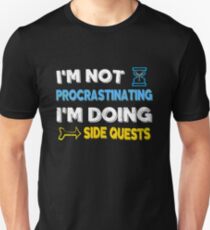 Camiseta ajustada No estoy postergando ... Estoy haciendo misiones secundarias