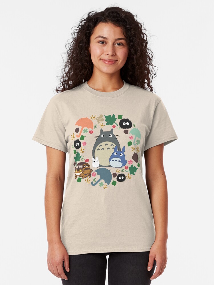 Alternative Ansicht von Mein Nachbar Totoro Kranz - Anime, Catbus, Ruß Sprite, Blau Totoro, Weiß Totoro, Senf, Ocker, Regenschirm, Manga, Hayao Miyazaki, Studio Ghibl Classic T-Shirt