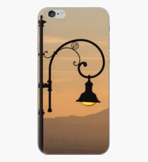 Un aereo sopra Cagliari iPhone Case
