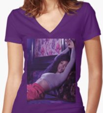sza floral pose Women's Fitted V-Neck T-Shirt