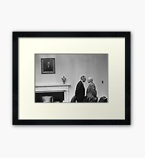 Lámina enmarcada LBJ dando el tratamiento