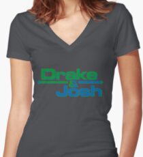 Camiseta entallada de cuello en V Drake y Josh Calcomanías