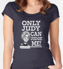 Camiseta entallada de cuello ancho Solo Judy me puede juzgar gracioso diciendo