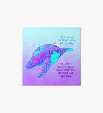 Lámina de exposición "Está bien flotar junto a" Colorful Sea Turtle