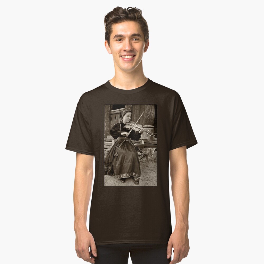 Hardanger fiddle player Classic T-Shirt