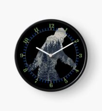 Reloj Una silueta de Sasquatch en el norte