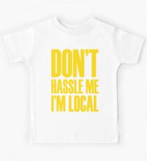 Camiseta para niños NO ME DUELE, ESTOY LOCAL