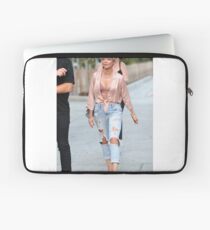 Sarah Hyland - Actrice Laptop Sleeve