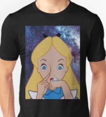 Alice im Wunderland macht einen Stoß Unisex T-Shirt