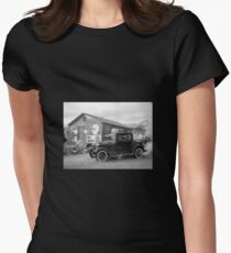 Retro garage Women's Fitted T-Shirt