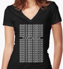 Was gibt es Neues, Pussycat? Tailliertes T-Shirt mit V-Ausschnitt