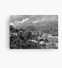 Castlewood Canyon und Sturm - Schwarz und Weiß Metalldruck