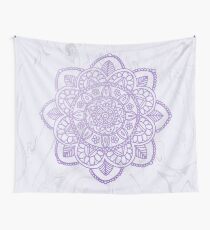 Lavendel Mandala auf weißem Marmor Wandbehang