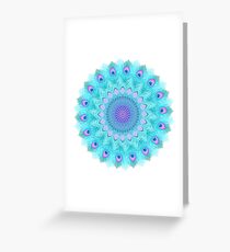 Pfau versieht Mandala mit Federn Grußkarte