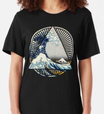 Vintage Hokusai Mount Fuji Great Tsunami Wave Japanese Geometric Manga Shirt Slim Fit T-Shirt