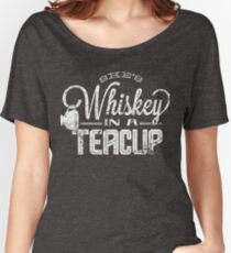 Sie ist Whiskey in einer Teetasse Loose Fit T-Shirt
