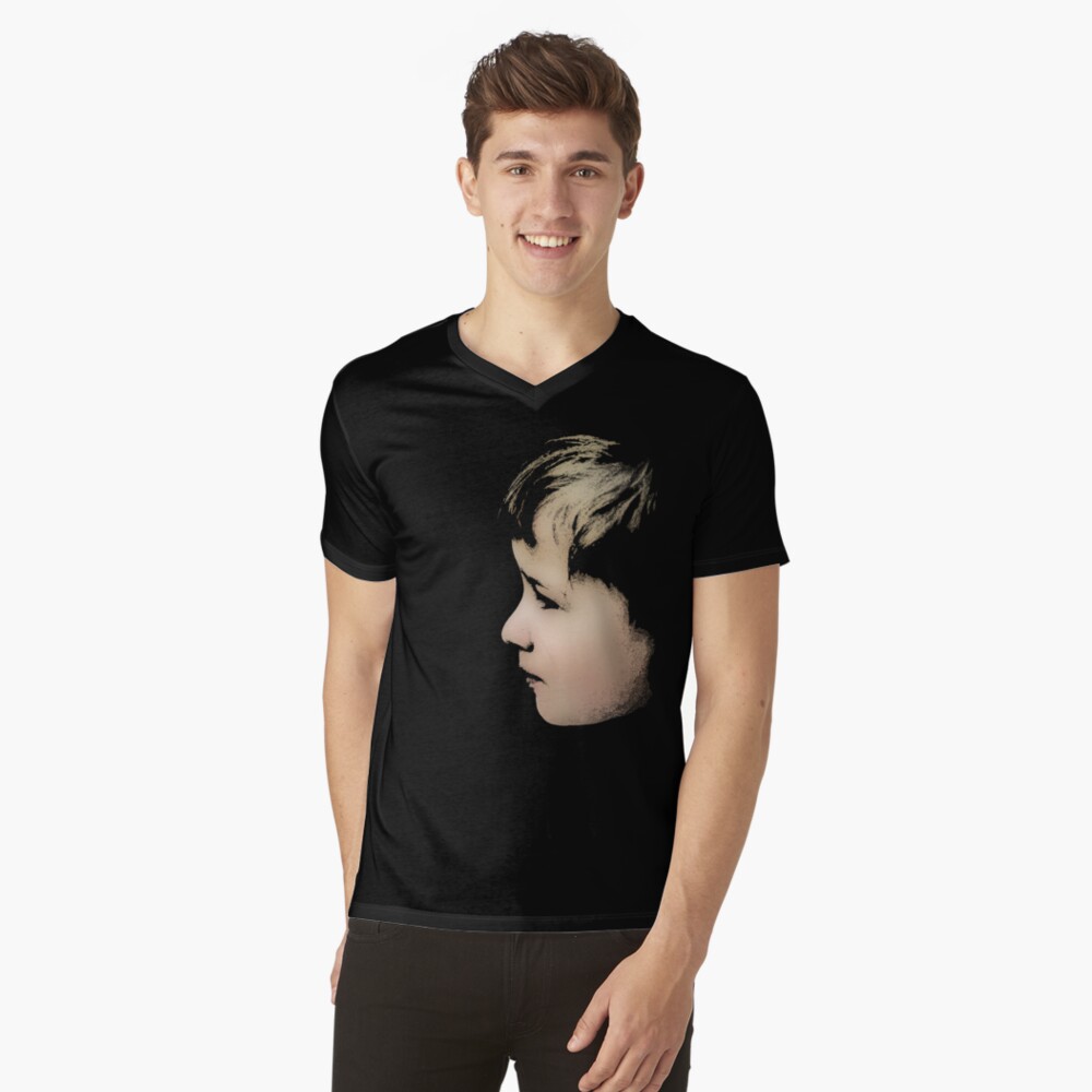 Little boy (T-Shirt & iPhone case) V-Neck T-Shirt