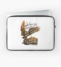 Under hans vinger Laptop Sleeve