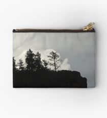 Sturmwolken und Baum Täschchen
